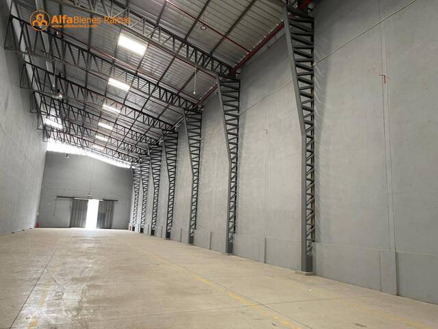 EN ALQUILER BODEGA 750M2- VIA A DAULE- DENTRO DE COMPLEJO -N